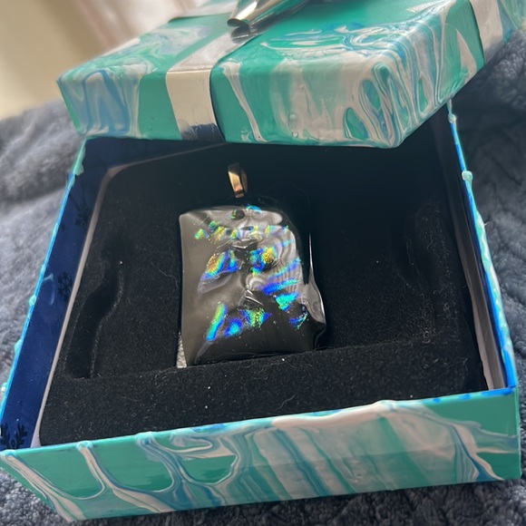 Opal embedded glass pendant - Picture 2 of 3